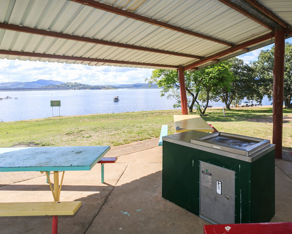 BBQ area at Lake Burrendong caravan park