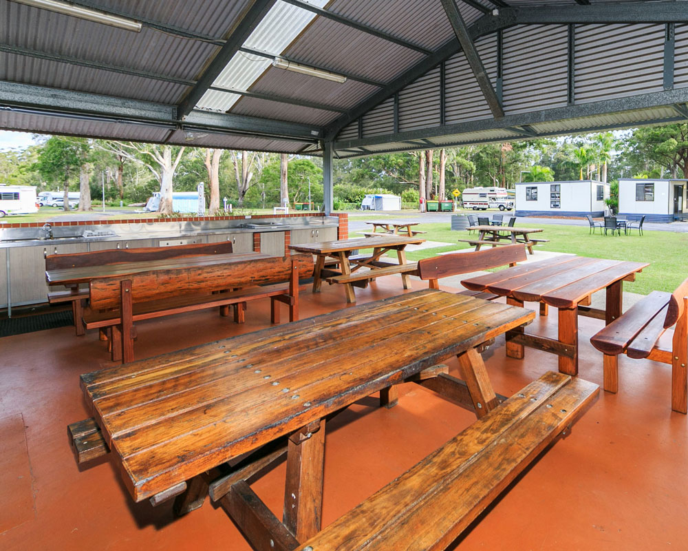 Camp kitchen dining area at Coff Harbour City caravan park