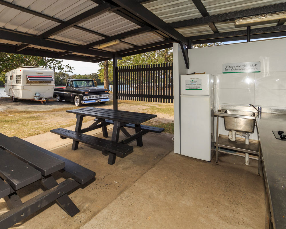 Camp kitchen area at Massy Greene caravan park