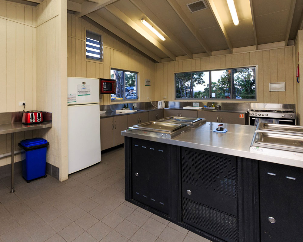 Camp kitchen facilities at Moonee Beach caravan park